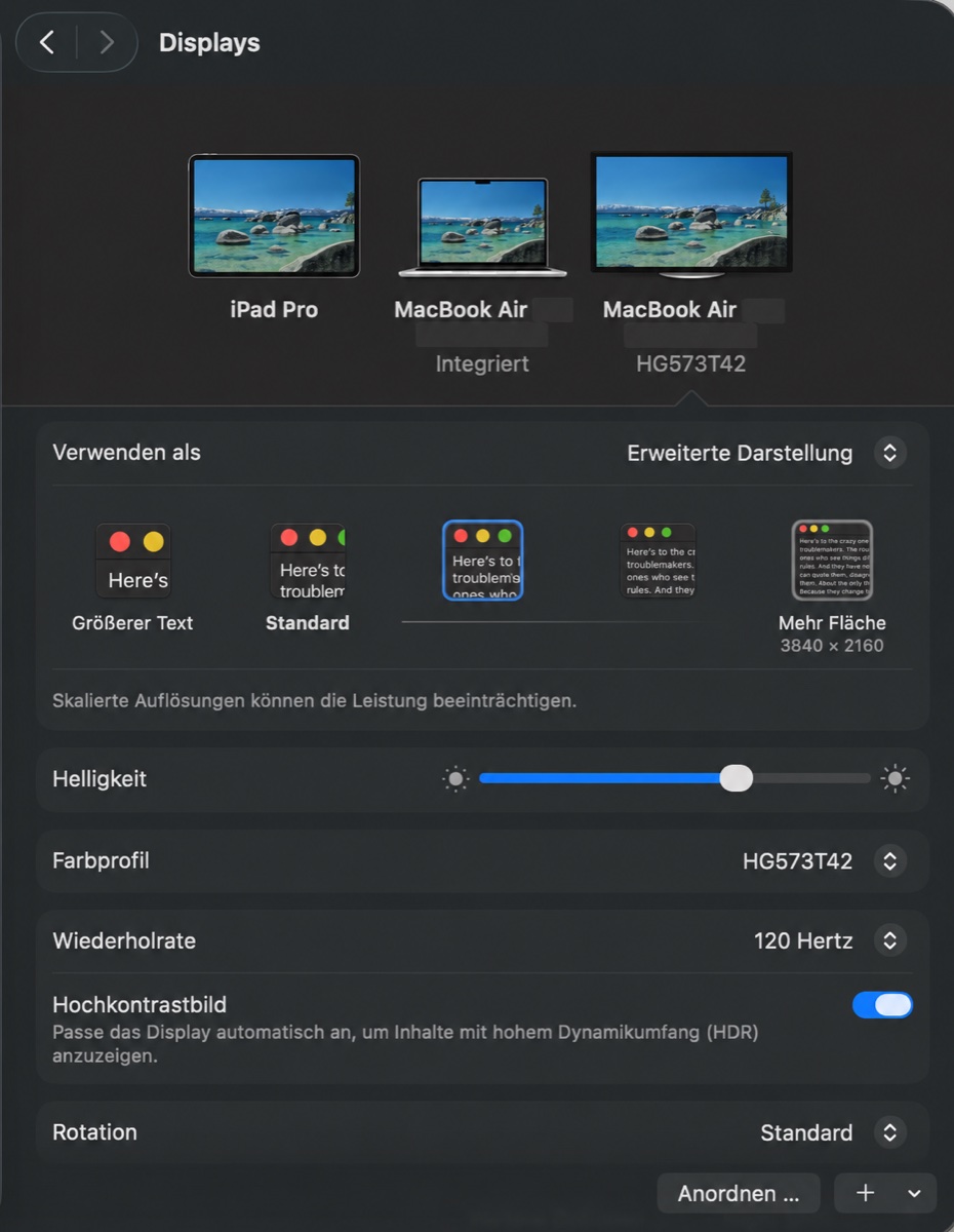 macOS-Displayeinstellungen mit 3.840 × 2.160 Pixeln als Auswahl und einer Bildwiederholrate von 120 Hertz. Persönliche Gerätebezeichnungen sind verdeckt.